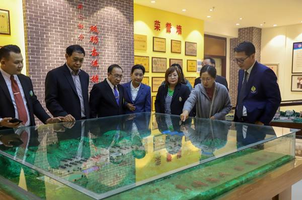 https://www.kluniv.edu.cn/__local/3/8E/03/86CFEDFEDAA3FFBC8A08E6DD47B_ADF4838B_207D0.jpg