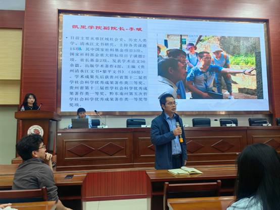 李院长上思政课1.jpg