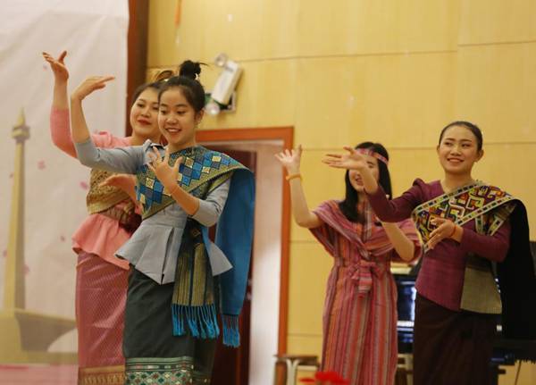 http://www.kluniv.edu.cn/__local/0/0F/5F/43541DE18A8C986B13C0654FB2E_A1136699_11BA0.jpg