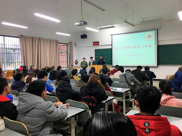 http://www.kluniv.edu.cn/__local/7/61/85/4E1949F7D51E066C7E89AC4D0E5_D9BC4B5C_1A8B8.jpg