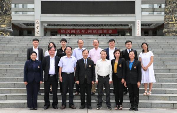 http://www.kluniv.edu.cn/__local/F/BE/7A/C9E4528715D19EF1FCCB882107E_C92B52FA_1A565.jpg