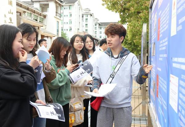 https://www.kluniv.edu.cn/__local/B/9E/06/AC8380AEF15DF01D31A054D3D2D_FBE182DD_1CFC9.jpg