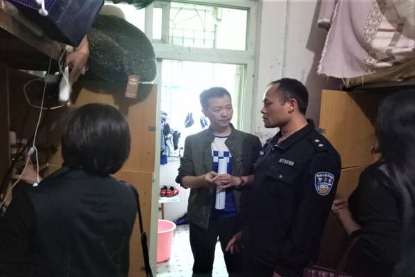 http://www.kluniv.edu.cn/__local/D/20/F9/2BFA0E274A80D09825C64D8E28E_4963ACDD_2D7EF.jpg