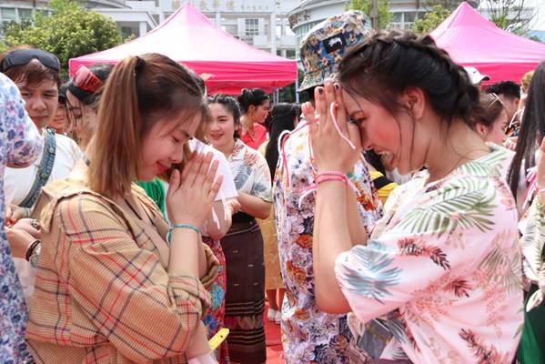 http://www.kluniv.edu.cn/__local/8/D5/FD/10A4AF90D87E4FD3FB975C62A80_AA08BB5B_21DC7.jpg