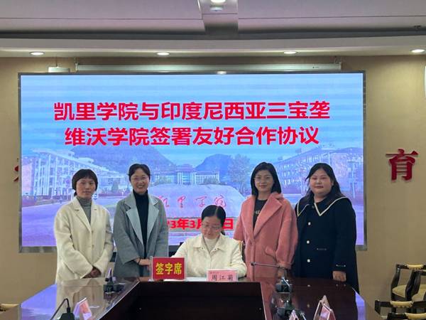 https://www.kluniv.edu.cn/__local/E/E3/B5/8CDC97BBA4B806260337BD153C9_4987734E_1E9D0.jpg