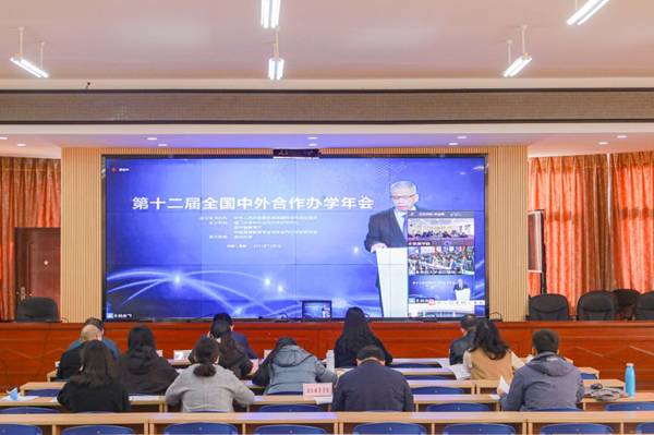 https://www.kluniv.edu.cn/__local/D/4D/E1/C6317F58D58C41DB5F60BDACD5D_0FBDE2E0_1CBDA.jpg
