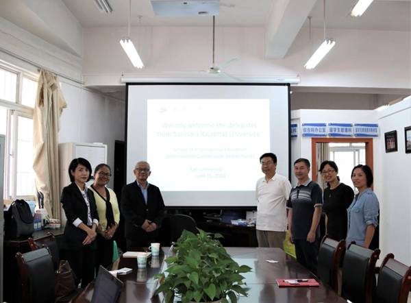 http://www.kluniv.edu.cn/__local/3/17/E0/2F9E46A282F05C9BDAF5D887F7B_229829F0_1420A.jpg