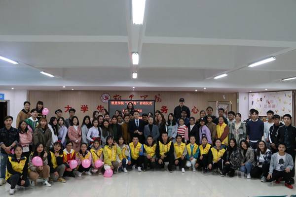 http://www.kluniv.edu.cn/__local/7/2D/6D/88A66392036D0599E34535FB71B_F1002DCB_14D7F.jpg