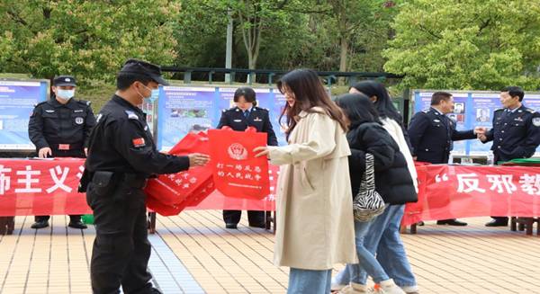 https://www.kluniv.edu.cn/__local/A/AF/A4/0F02734663890950244A501C1AE_C7382453_27227.jpg