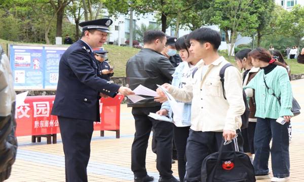 https://www.kluniv.edu.cn/__local/1/30/09/55BE68B0B639913FDBE143D05ED_579FD42D_213F8.jpg