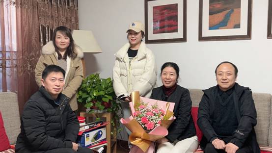 李玲.jpg