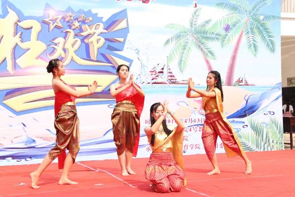 http://www.kluniv.edu.cn/__local/6/A6/41/A09F9EA9F38E20529C37D247AE7_6E365CD8_1C8E7.jpg