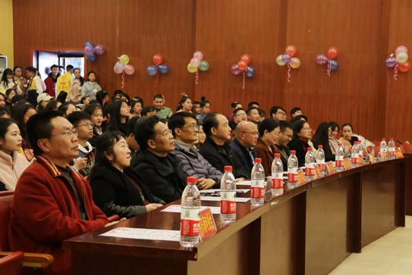 http://www.kluniv.edu.cn/__local/E/98/57/2E1D8BA80D7834F36AFD6DC355A_64FF5175_15B8B.jpg