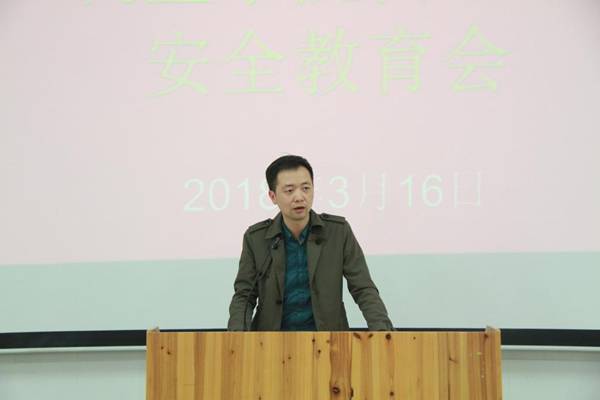 http://www.kluniv.edu.cn/__local/D/52/84/B470021382DA807DA4527B1AF6F_17331AFC_83E0.jpg