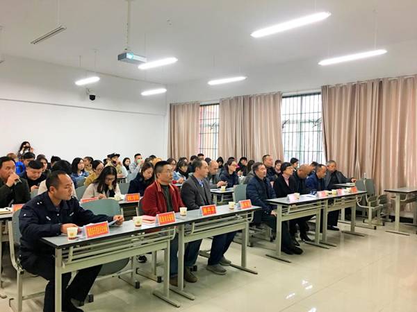 http://www.kluniv.edu.cn/__local/3/73/4C/612E3AC75692C654D9A57051325_0E952A71_19AF7.jpg