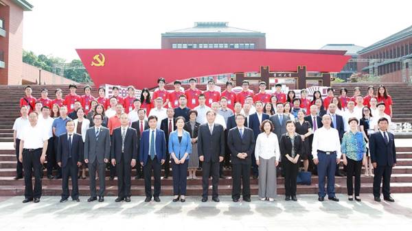 https://www.kluniv.edu.cn/__local/7/4F/85/258970FC6DAA0D4E288016BB86D_621D8BD7_1EA2D.jpg