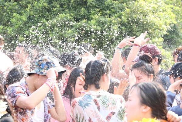 http://www.kluniv.edu.cn/__local/8/E6/39/A27F7569AAB2A8E9F3710EA5FC8_A0D1CEC4_282B1.jpg