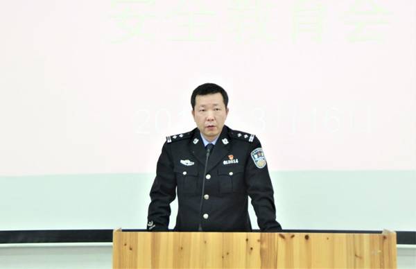 http://www.kluniv.edu.cn/__local/B/7F/F6/825DF5900F5FD8CEFEE52D8BC6E_53F81165_8322.jpg