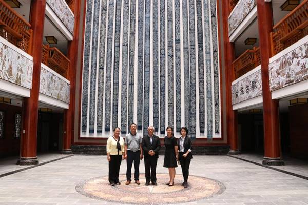 http://www.kluniv.edu.cn/__local/A/DC/3A/5D41923BEA016E3A525D3ABF922_F3955076_25561.jpg
