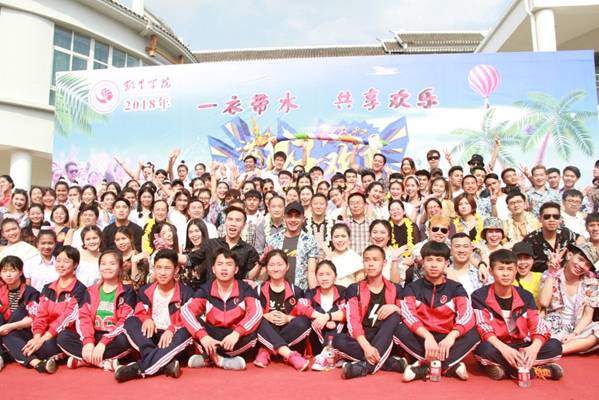 http://www.kluniv.edu.cn/__local/3/DA/33/527B8C8F4B45D524665C669849B_591131D7_247B7.jpg