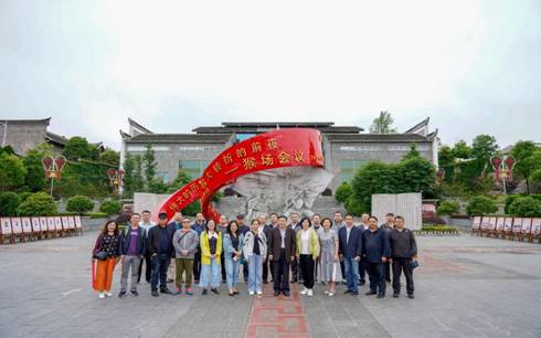 https://www.kluniv.edu.cn/__local/6/4E/7F/85E85C88D26C554B940034574E0_B9724661_1ADEE.jpg