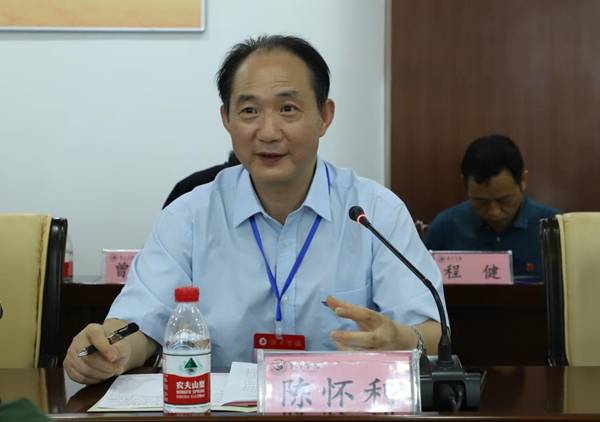 http://www.kluniv.edu.cn/__local/C/DC/06/9AD1804E1D40A8FE11C98DA7EFD_E9ABF421_EB01.jpg