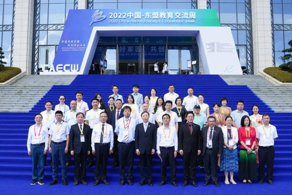 https://www.kluniv.edu.cn/__local/1/FE/BD/B2886F3346D2F0D2AF607ACE247_FA2DCAB6_21D64.jpg