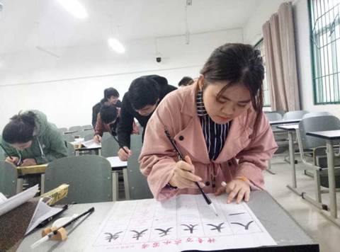 http://www.kluniv.edu.cn/_mediafile/web/2017/12/27/2plssdc0x7.jpg